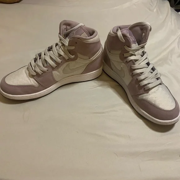 Jordan 1s Retro Heiress Plum - Picture 2 of 10